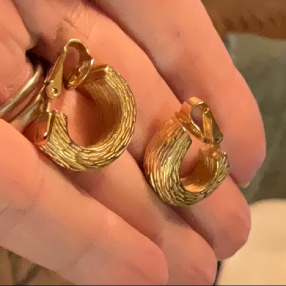 Avon Two Pairs Classic Gold Tone Hoop Clip On Earrings - Picture 7 of 14